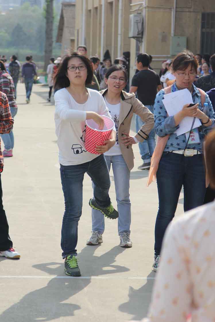 华体会网页版员工积极参加院趣味运动会